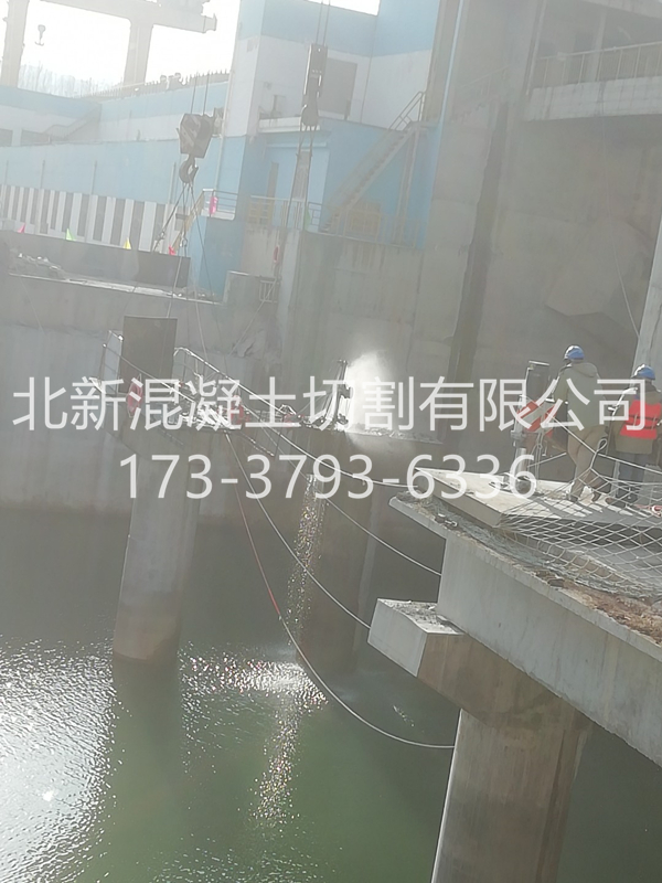 青海省西寧市橋梁拆除切割現場